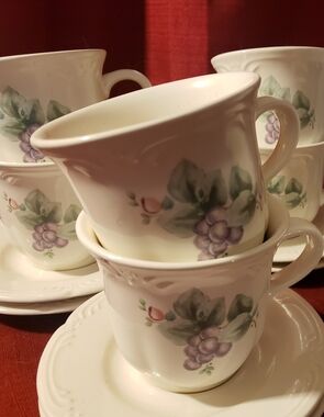 Set of 8 Gorgeous Vtg. Pfaltzgraff Grapevine Tea Cups & Saucers MCM Retro Decor